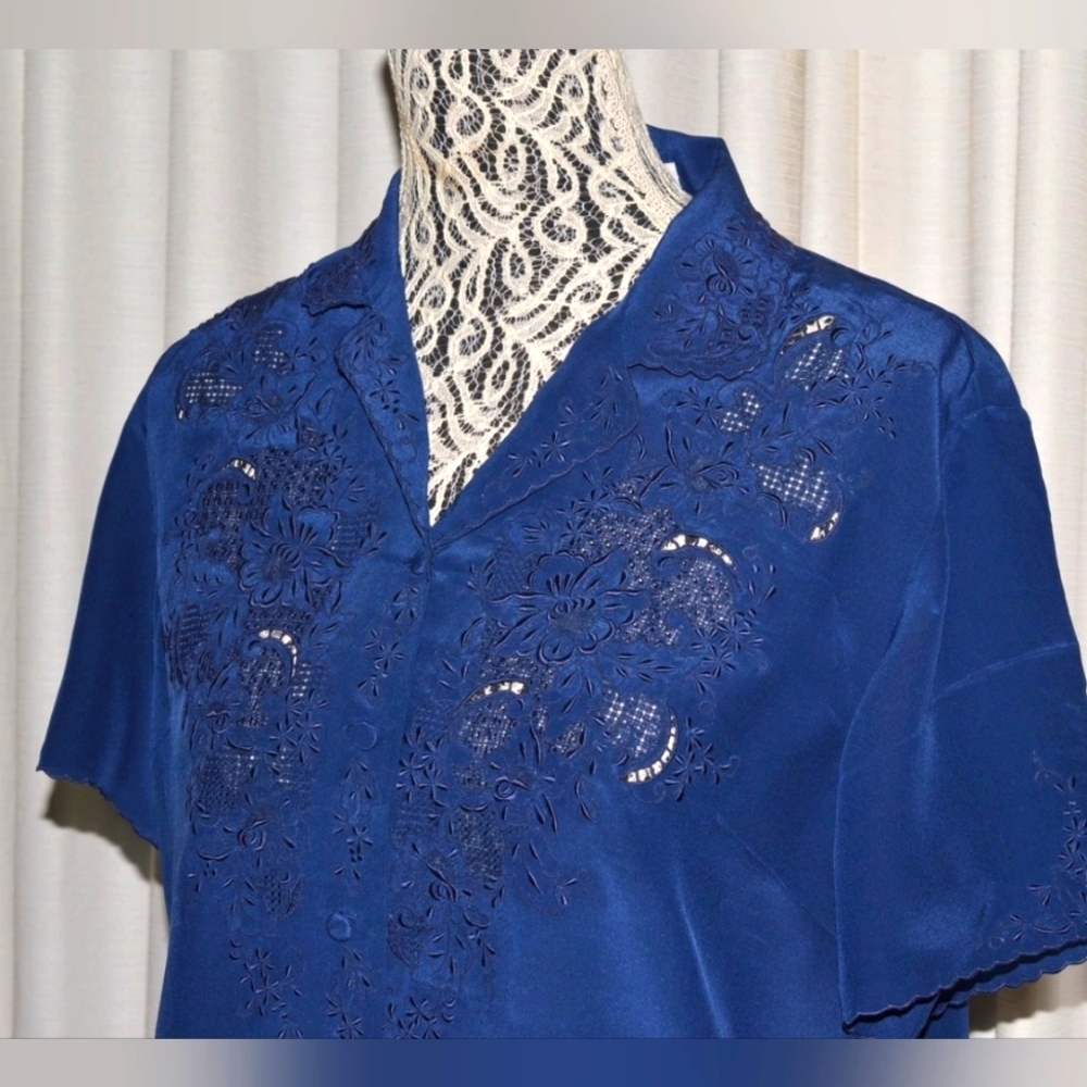 Vintage Blouse Silk PEONY. Hand Embroidered. Made in Shanghai, China. 1950s